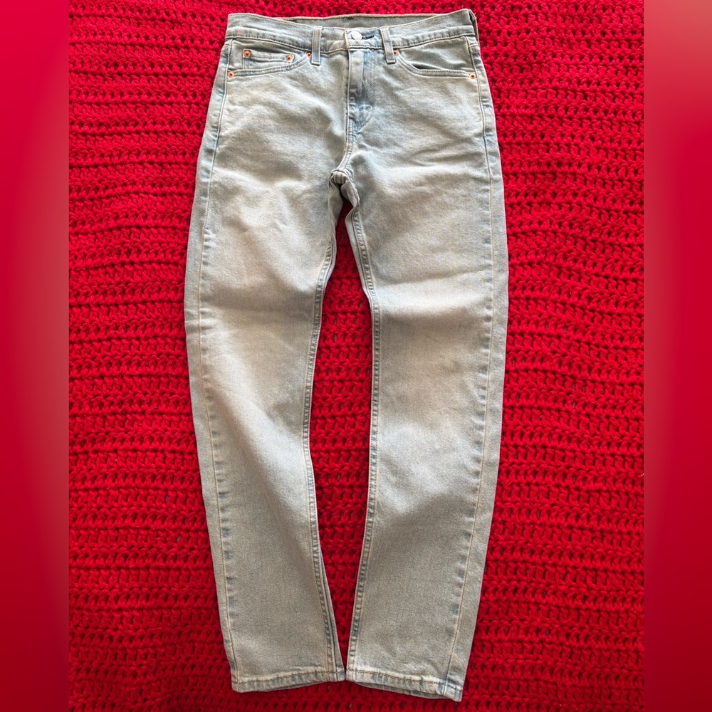 Levi men blue jeans 
Size 28x30
